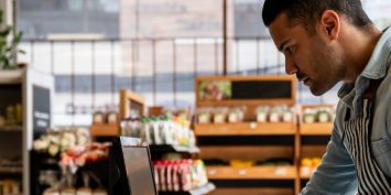 Tecnologia na gestão financeira: entenda como adotá-la no seu varejo