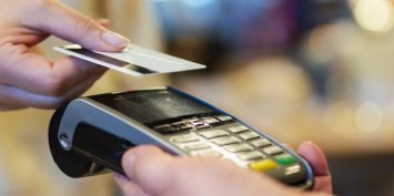 Pagamento sem contato no food service: como adotar na prática?